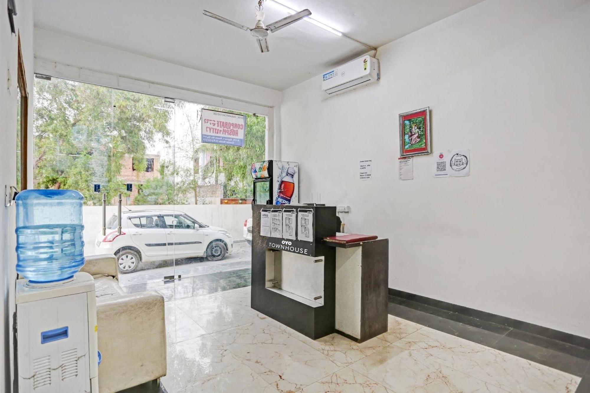 Townhouse Gn Stay Near Gnida Office Metro Station Greater Noida Exterior foto