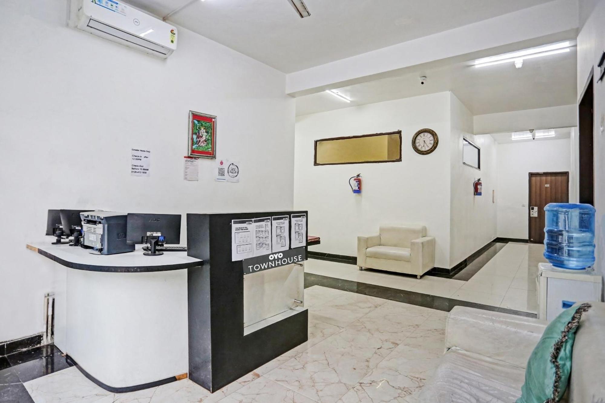 Townhouse Gn Stay Near Gnida Office Metro Station Greater Noida Exterior foto